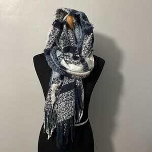 Blanket Scarf Shades of Blue w Fringe NWT
